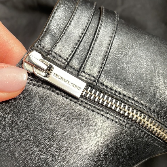 Michael Kors 💯 authentic leather 👠 size 7 real and soft leather. - Picture 6 of 8